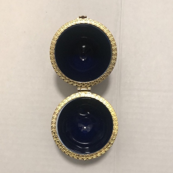 Cobalt blue porcelain egg with 3 legs painted in gold tone and decorated around - Picture 4 of 10